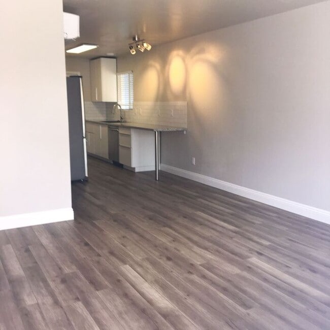 Photo - 410 W 9th St