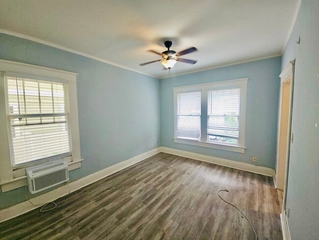 2301 N Jefferson St, Apt 3