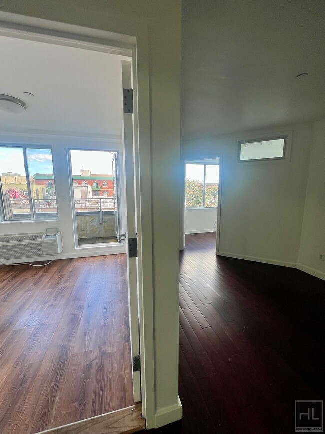 2BR Penthouse w/ Balcony & Private Rooftop Terrace on Bushwick E. Williamsburg Border