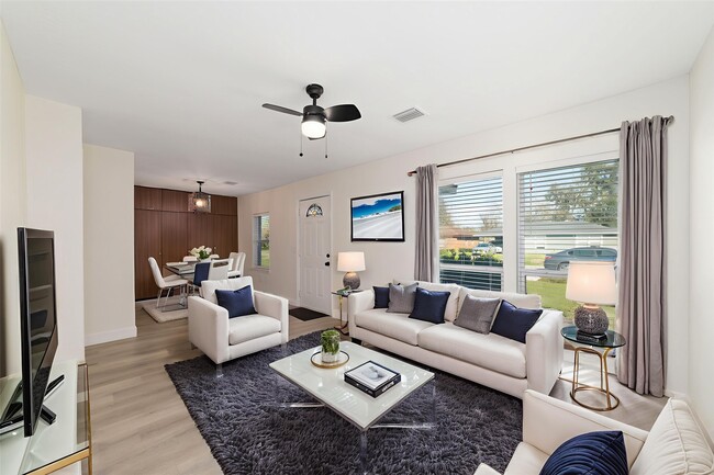 Photo - 714 E 43rd St