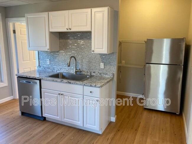 Building Photo - 68 Kenney St Unit 4