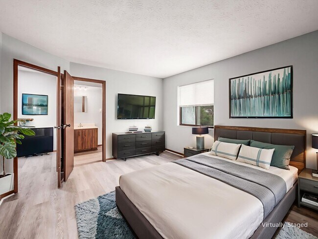 Photo - 8235-8237 Goldsmith Dr Unit 8237