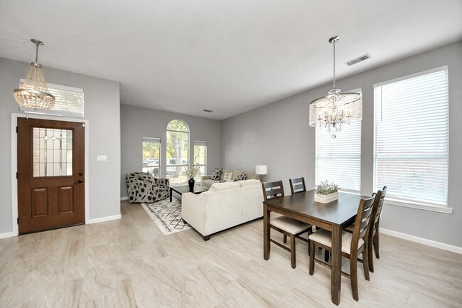 Photo - 20922 Whitevine Way