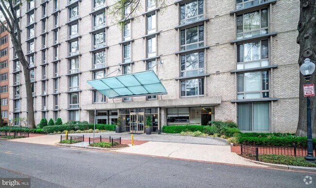 Building Photo - 950 25th St NW Unit 606-N Rental