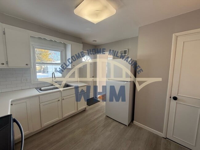 Photo - 2240 W Lawn Ave