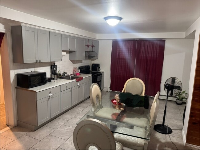 Building Photo - 1048 Birkbeck St Unit 1050 Rental