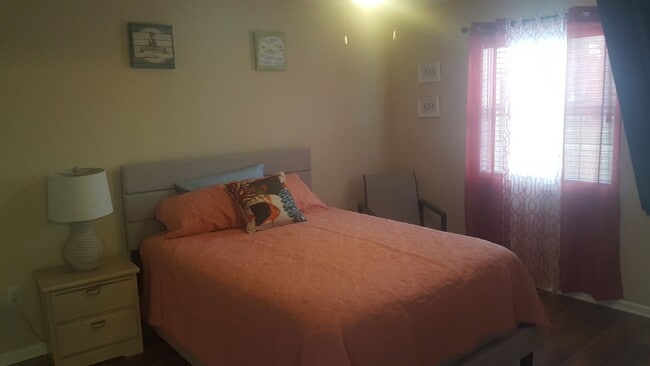 Photo - Nicely furnished 2 bedroom condo in River Oaks