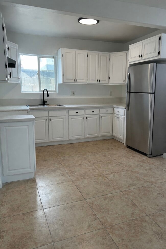 Building Photo - 617 E 109th St Unit 617 E 109th St