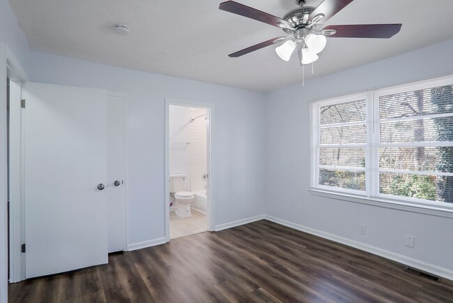 Photo - 528 Springlake Rd Apartment Unit B