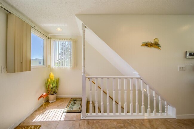 Photo - 18111 1st St E