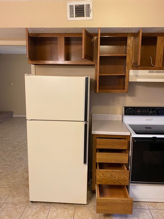 Photo - 3323 N Detroit Ave Unit 3323-1