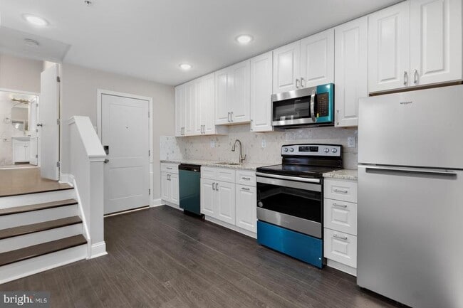 Building Photo - 624 N 35th St Unit 3