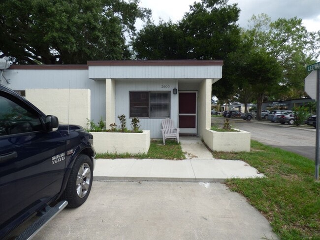 Building Photo - Cozy 2 bedroom 1 bathroom Townhome in Windward Square