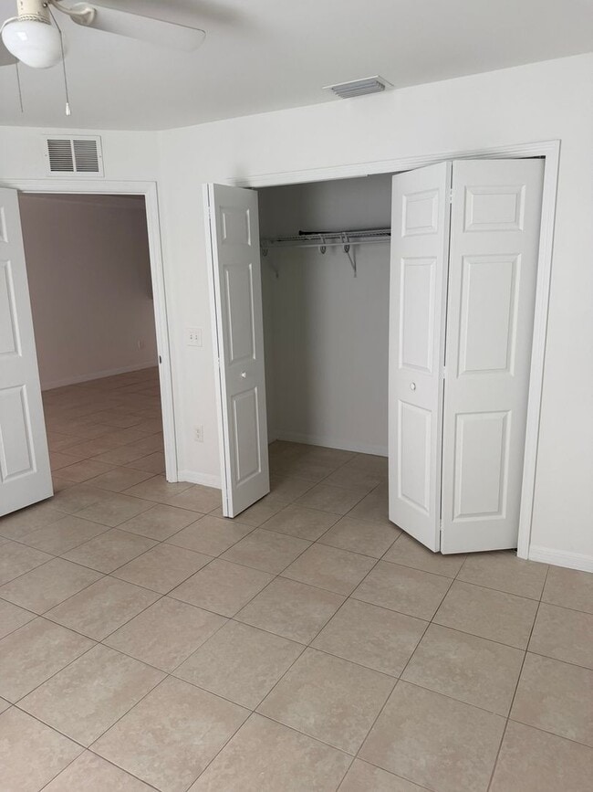 842 SW 39th Terrace