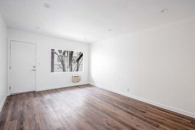 Photo - 937 N Orange Grove Ave