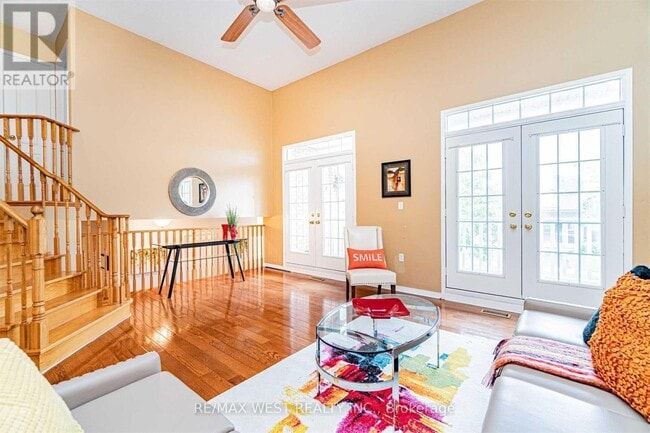 Photo - 37 Charleswood Cir