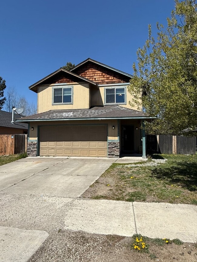 Building Photo - 3BR/2.5BA Home w/ Garage, Fenced Yard – Walk to Shops & Parkra
