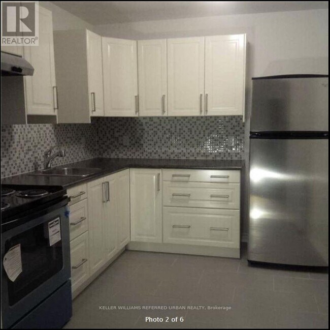 Photo - 2017 Avenue Rd