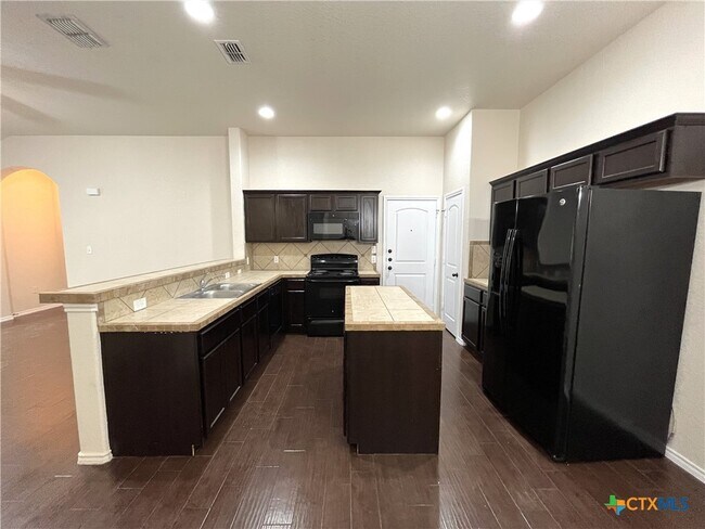 Photo - 685 Creekside Cir