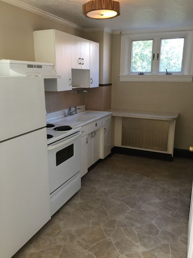 Photo - 138 E Chestnut St Unit Apt 9