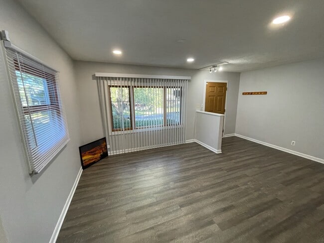 Photo - 33240 N Greentree Rd