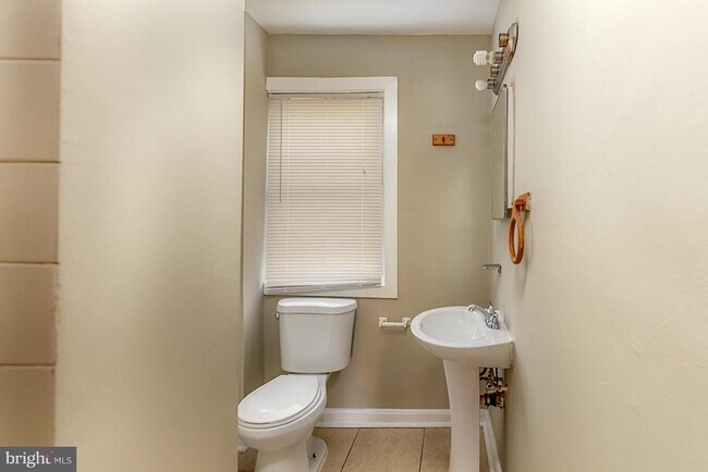 Photo - 2319 Chester St SE