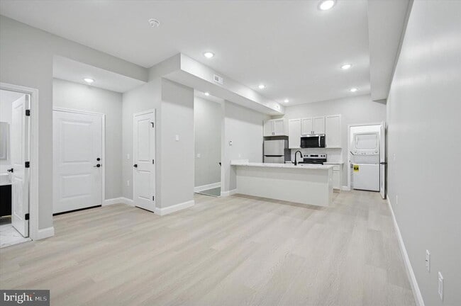 Building Photo - 103 N 63rd St Unit 2