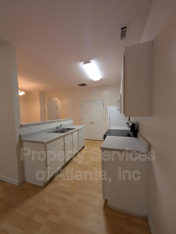 Photo - 5060 Lincoln Dr