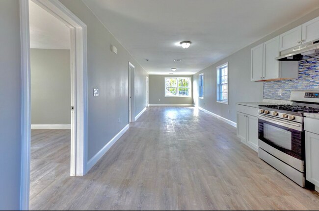 Photo - 127 Pumgansett St Unit 2