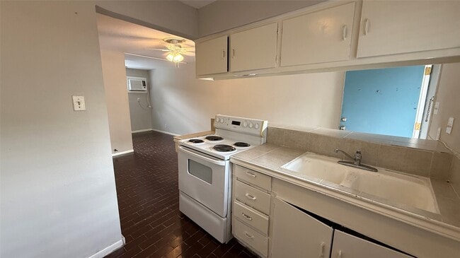 Photo - 1660 Richmond Ave.