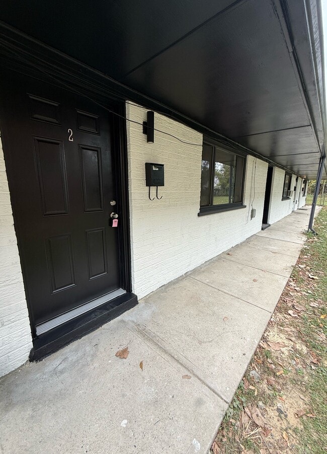 Building Photo - Kirkup Ave Unit 2