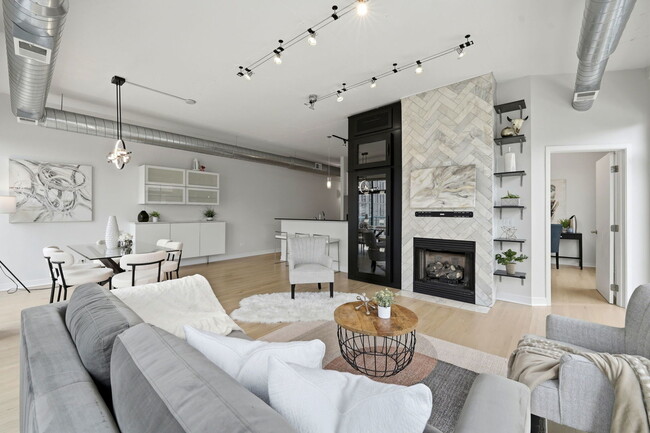 Photo - 910 W Madison St Unit 808