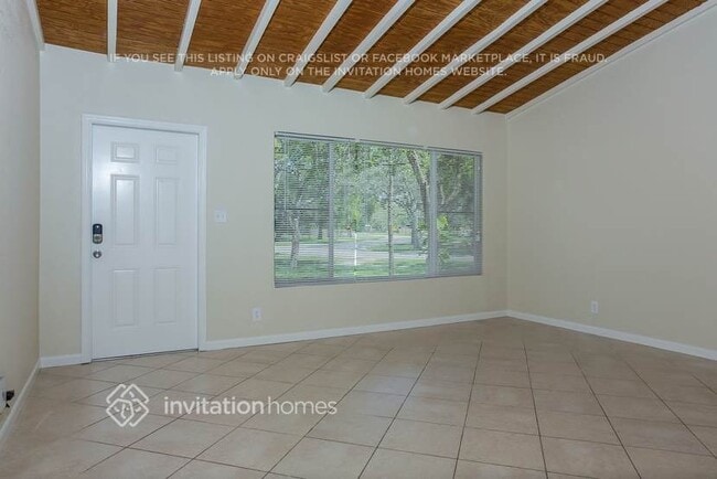 Photo - 883 W Country Club Cir