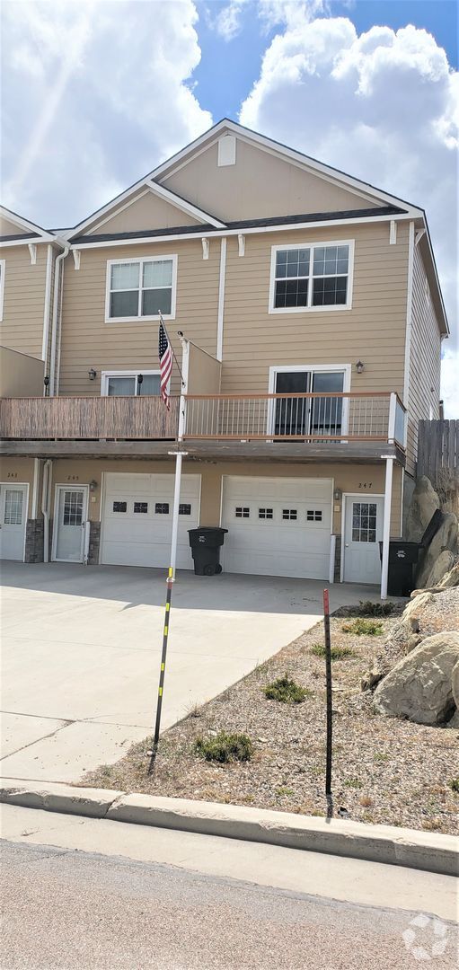 Building Photo - 2 Bedroom 1.5 Bathroom & 1 Car Garage For ... Rental