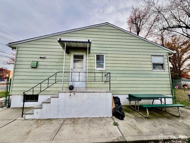 Photo - 340 Old Post Rd