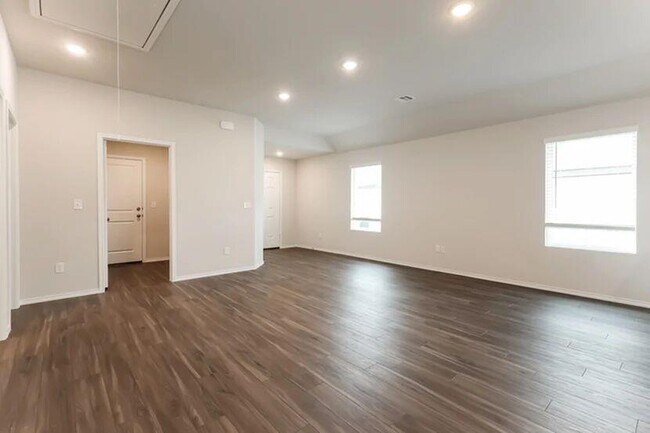 2004 Dogwood Dr
