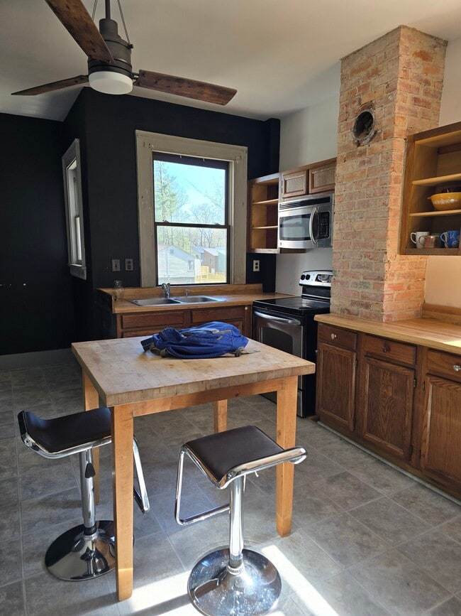 Photo - 29 Westwood Pl Unit A