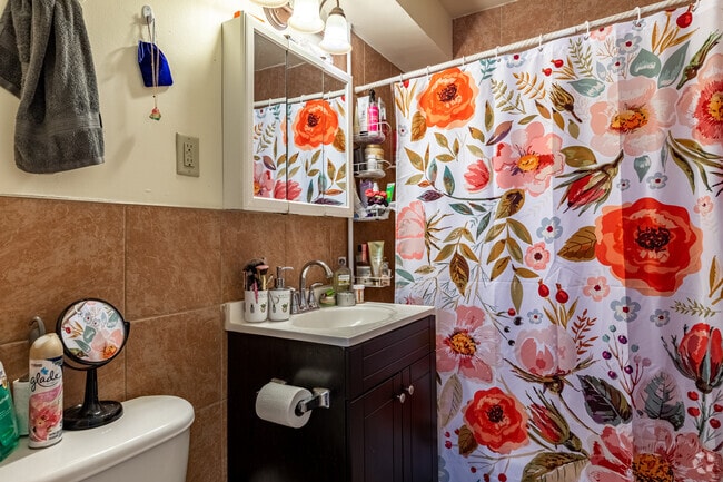 1HAB, 1BA - ft² - Baño - Stadium Village Apartments