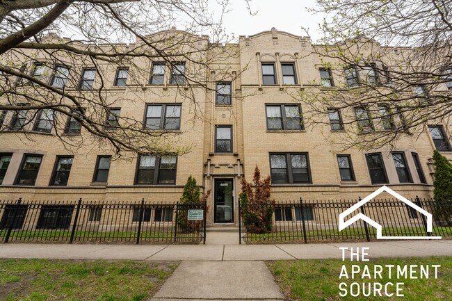 Photo - 4600 N Winchester Ave Unit 3G