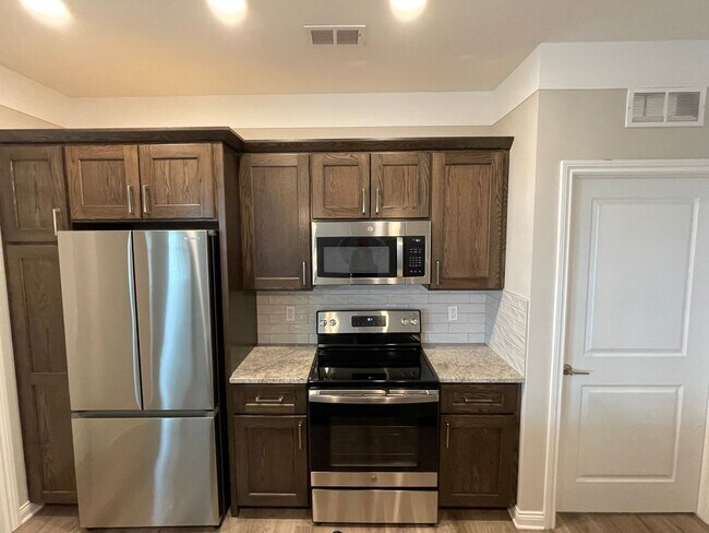 Photo - Shelby Township-Newer 2-bedroom, 2-bath condo with Balcony & Garage
