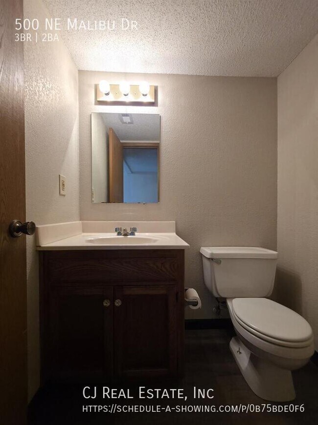 Photo - 500 NE Malibu Dr