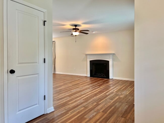 Photo - 4BR/2.5BA, Modern Kitchen, Large Fenced Ya...