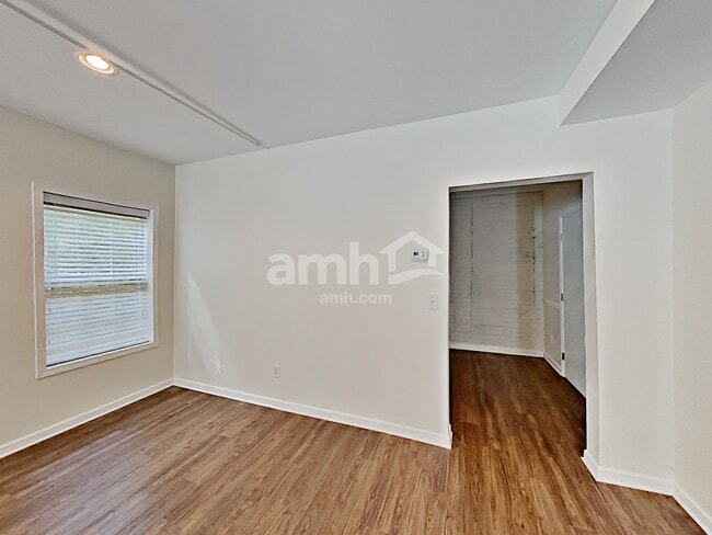 Photo - 374 Westhill Dr