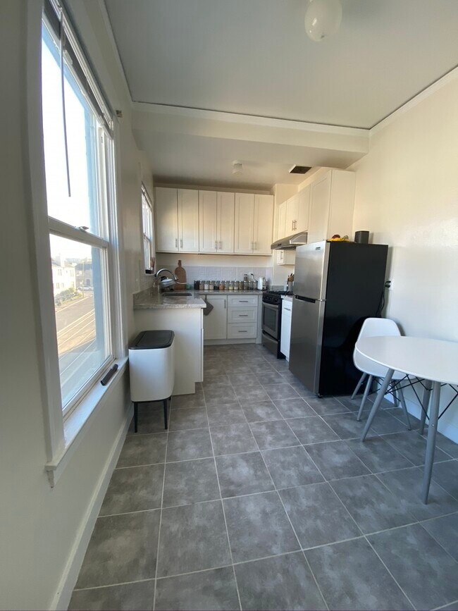 Photo - 1000 Judah St Apartments Unit 302