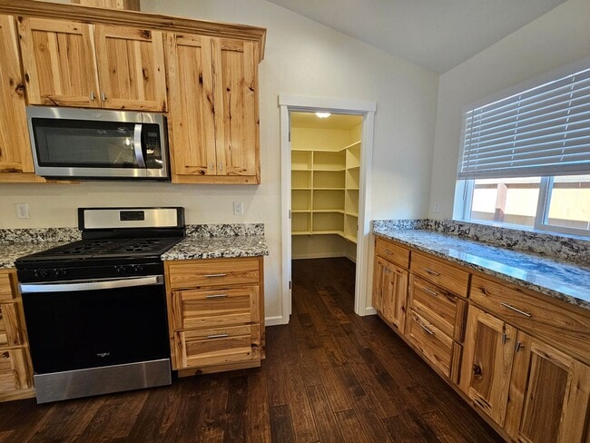 Photo - Newer Construction Close to Downtown Grants Pass