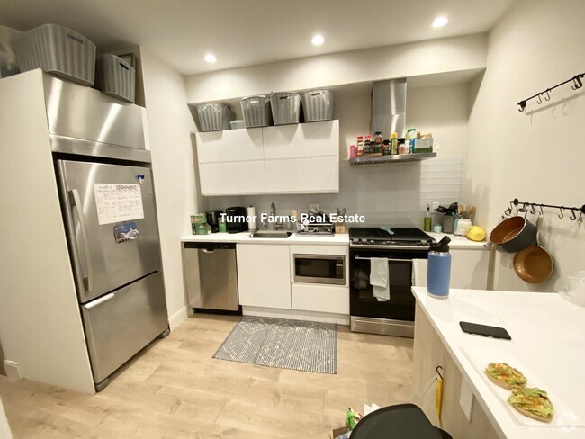 Building Photo - 118 Buttonwood St Unit 1 Rental