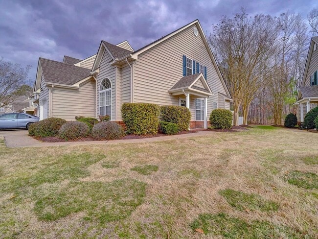Building Photo - 3 Bedroom Townhouse in North Suffolk