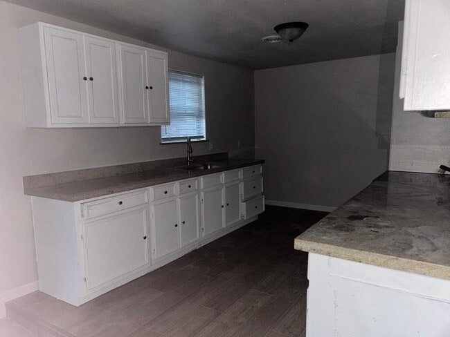 Photo - 3155 Roberts Ave