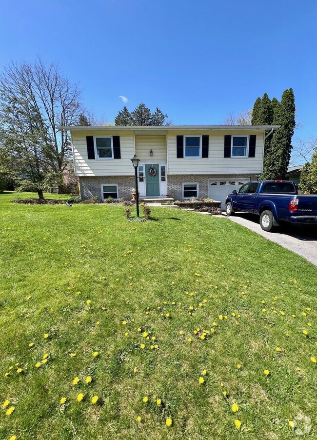 Building Photo - 3 bedroom House- Boalsburg