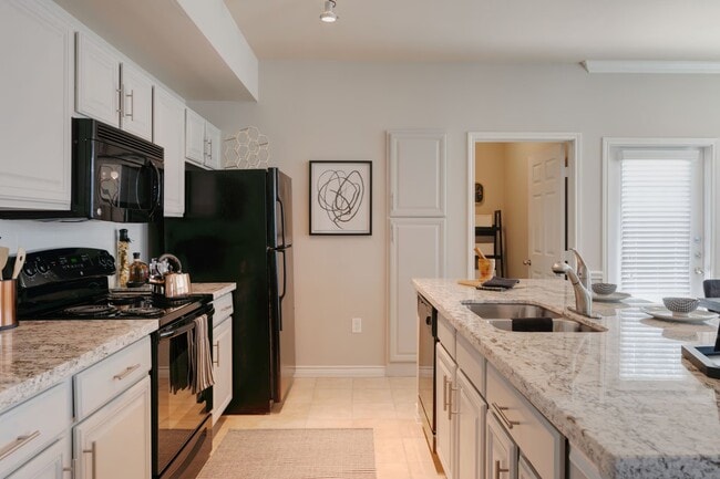 Photo - Luxury 2-Bed with Limited Time Specials! Unit KNC